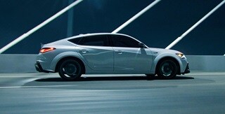 展示車款為Platinum White Pearl色 Acura Integra Type S側面視角 展示車款為Platinum White Pearl色 Acura Integra Type S側面視角