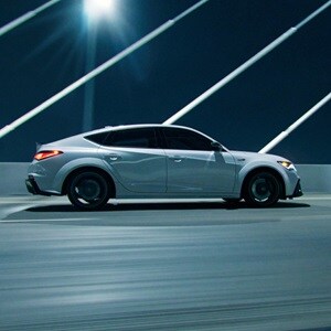 展示車款為Platinum White Pearl色 Acura Integra Type S側面視角 展示車款為Platinum White Pearl色 Acura Integra Type S側面視角