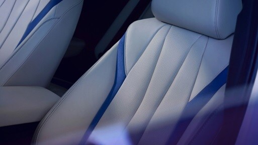 展示車款為Orchid色內裝的2026 Acura ADX A-Spec搭載先進組合，標配的通風前排座椅可提升舒適性。