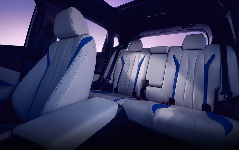 展示車款為Orchid色內裝的2026 Acura ADX A-Spec搭載先進組合。