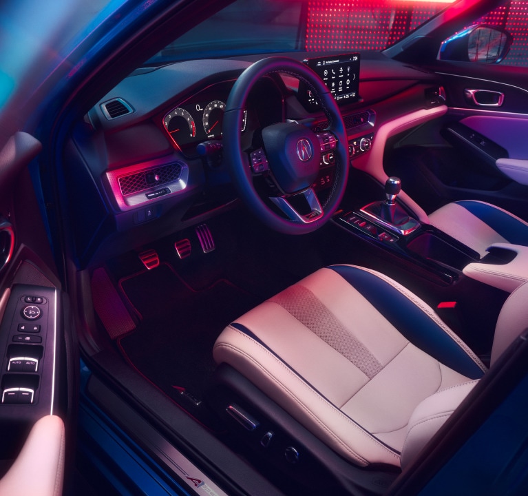 Orchid色2026 Acura Integra內部車廂駕駛側。