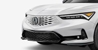 展示車款為Platinum White Pearl色2026 Acura Integra配備前方格柵。