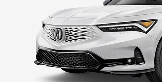 展示車款為Platinum White Pearl色2026 Acura Integra配備前方格柵。