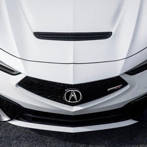 2026 Acura Integra正面上方視角。 2026 Acura Integra正面上方視角。