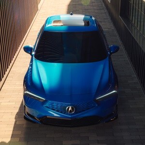 Double Apex Blue Pearl色2026 Acura Integra前方視角。 Double Apex Blue Pearl色2026 Acura Integra前方視角。