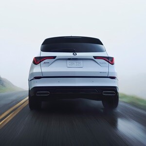 Platinum White Pearl色2026 Acura MDX A-Spec的後方視角 Platinum White Pearl色2026 Acura MDX A-Spec的後方視角