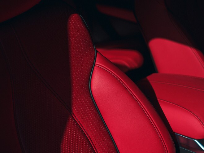 Acura 2026 RDX的A-SPEC Advance配備穿孔米蘭諾優質皮革跑車座椅