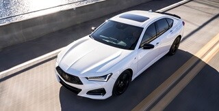 Platinum White Pearl色的TLX 2022搭載A-Spec組合 Platinum White Pearl色的TLX 2022搭載A-Spec組合