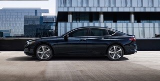 TLX 2022俐落、動感的側面輪廓,彰顯充滿陽剛性的後方葉子板 TLX 2022俐落、動感的側面輪廓,彰顯充滿陽剛性的後方葉子板