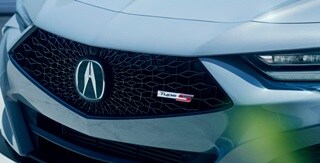 Urban Gray Pearl色2025 Acura TLX Type S搭載全新鑽石型五角格柵。 Urban Gray Pearl色2025 Acura TLX Type S搭載全新鑽石型五角格柵。