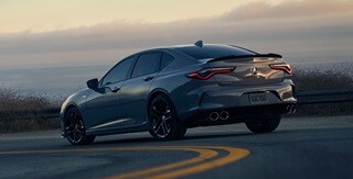 Urban Gray Pearl色2025 Acura TLX Type S搭載渦輪V6引擎。 Urban Gray Pearl色2025 Acura TLX Type S搭載渦輪V6引擎。