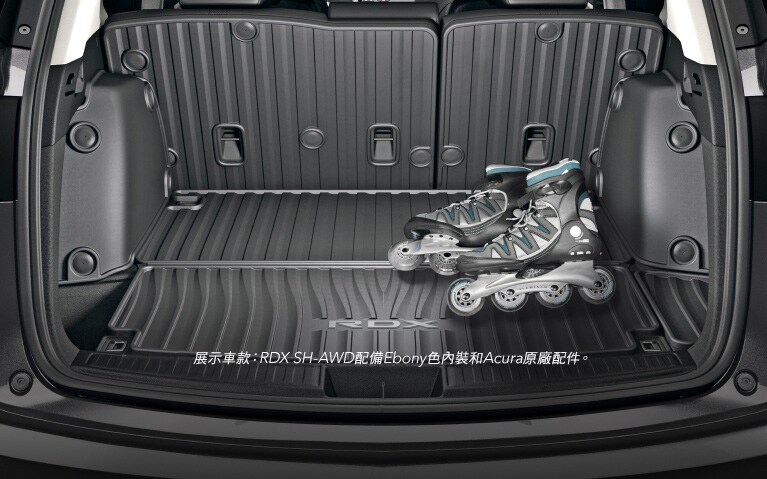 Acura 2025 RDX A-Spec先進組合搭配Orchid色內裝，展示置物區空間。