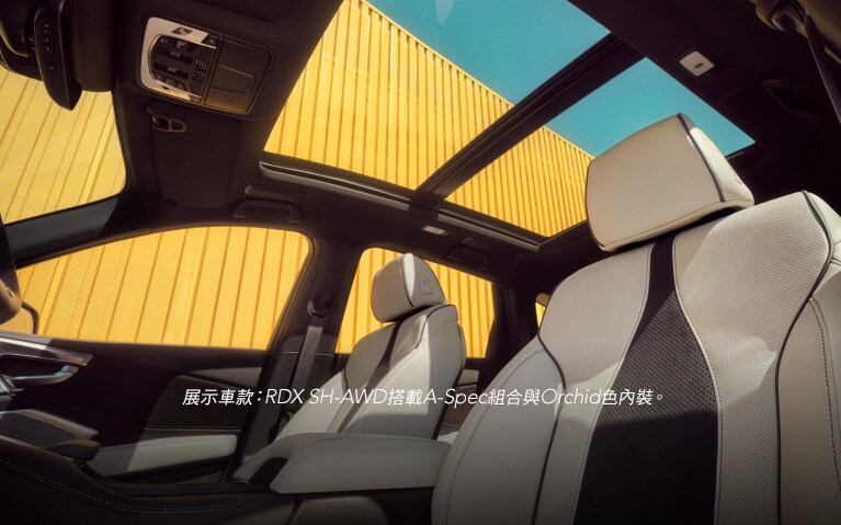 Acura 2025 RDX SH-AWD搭載A-Spec先進組合與Orchid色內裝，展示全景天窗。