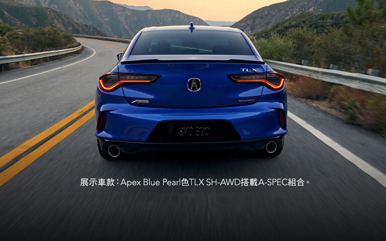 2025 Apex Blue Pearl色Acura TLX A-Spec在道路上