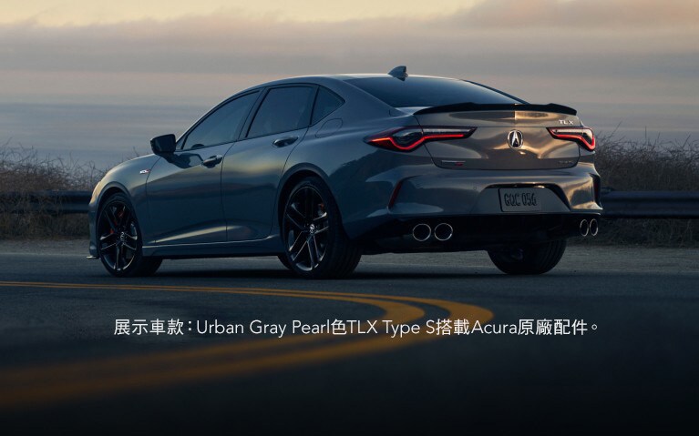 Urban Gray Pearl色2025 Acura TLX Type S的3/4後方視角